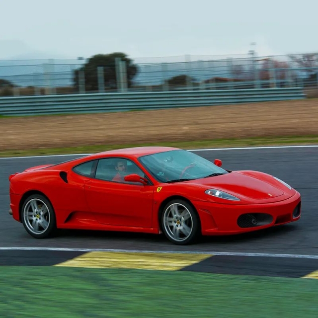  A Ferrari Vermelha na pista, modelo F430 F1