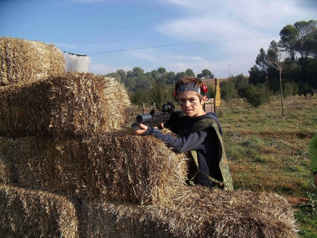  Joueur derrière protection en paille 
