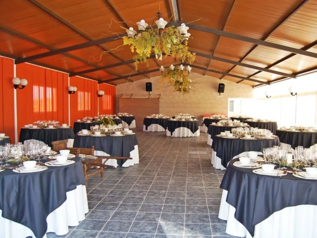 Speisesaal in den Camp-Einrichtungen 