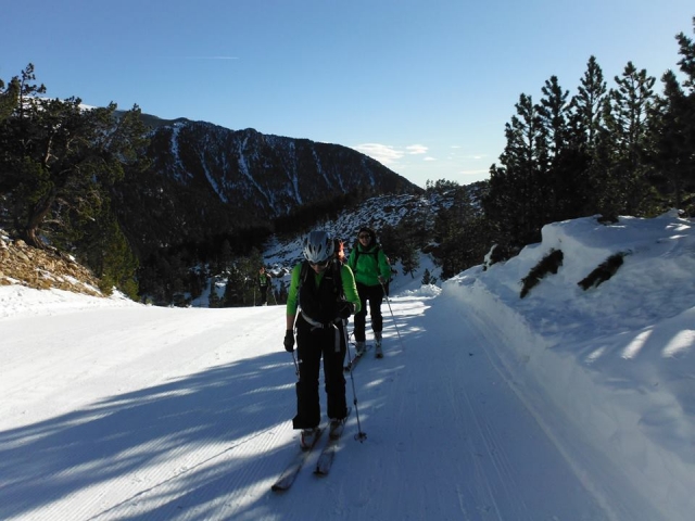 Sesion de esqui alpino en Gerona