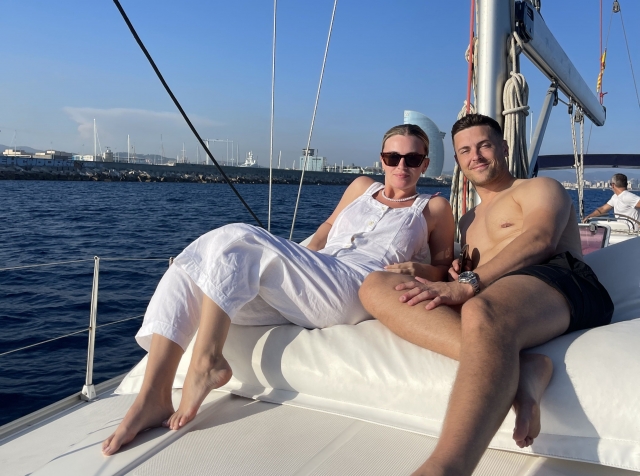 Disfrutando de las comodidades del velero