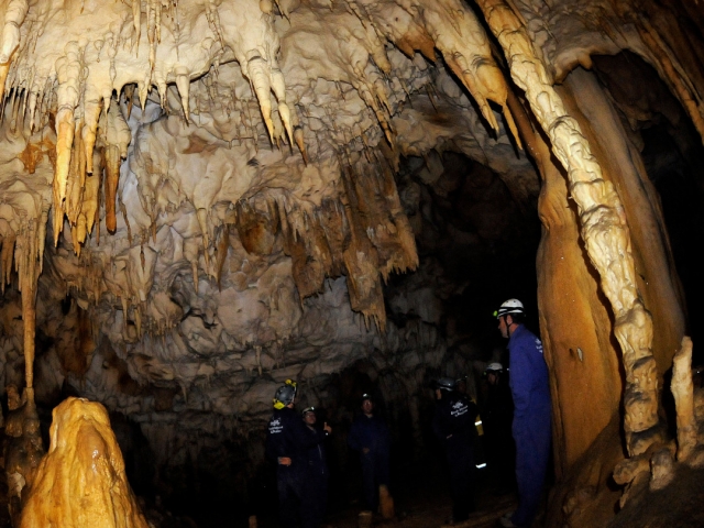 Espeleología en Cueva de La Huelga, 1 hora