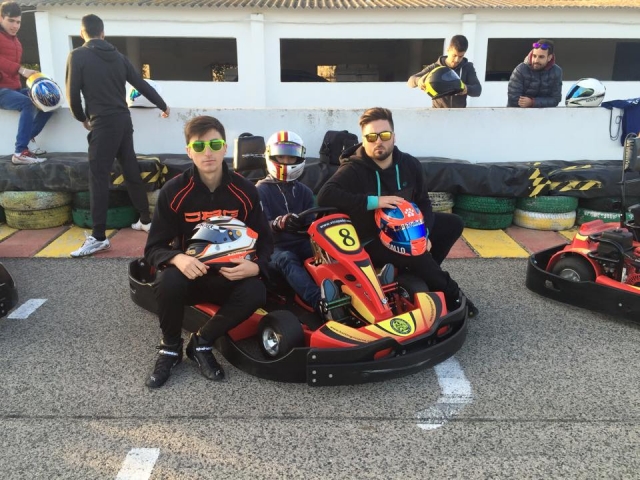 Foto com motorista infantil 