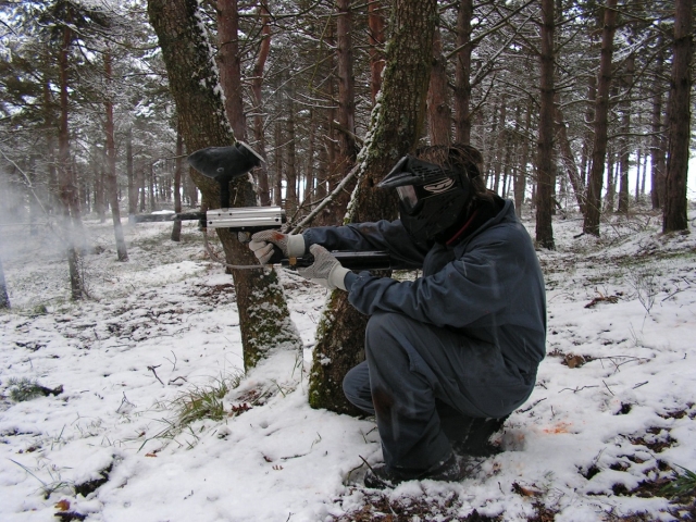 Partida de paintball en la nieve