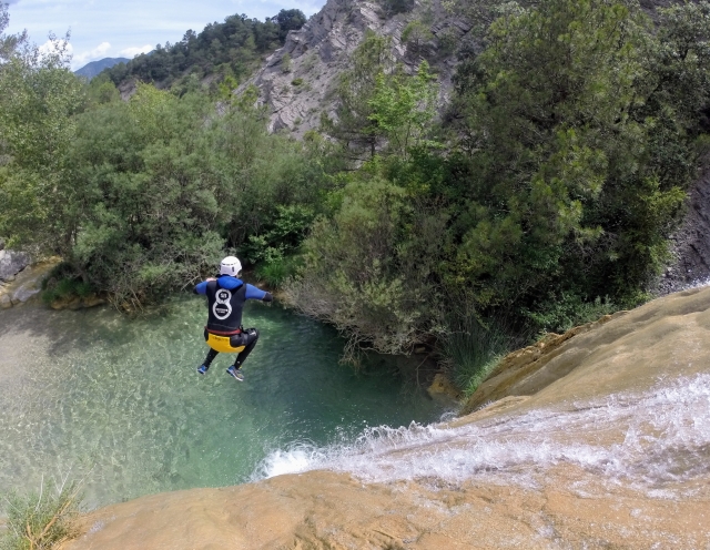 Salto na piscina da ravina 