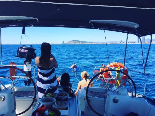 Experiencia de navegacion en velero en Barcelona