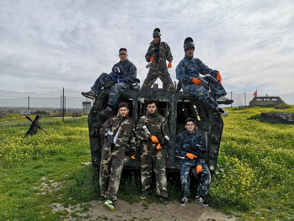Jugando al paintball Jugando al paintball