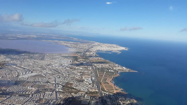  空中俯瞰托雷维耶哈海岸 