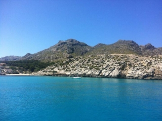 Itinerario in catamarano verso la spiaggia di Formentor, bambini