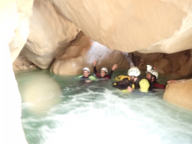 En cuevas