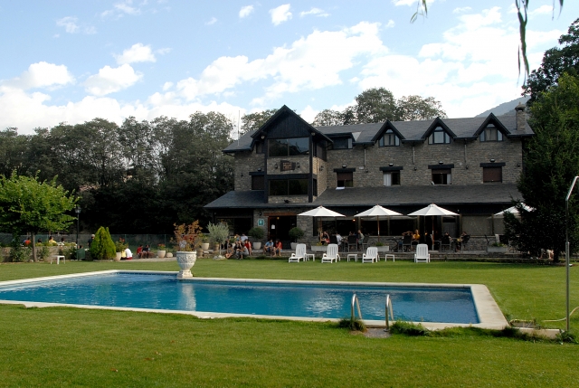  Hotel com piscina 