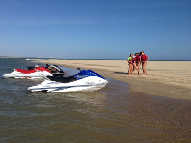  Jet skis na costa 