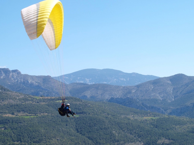  Un incredibile volo in parapendio 