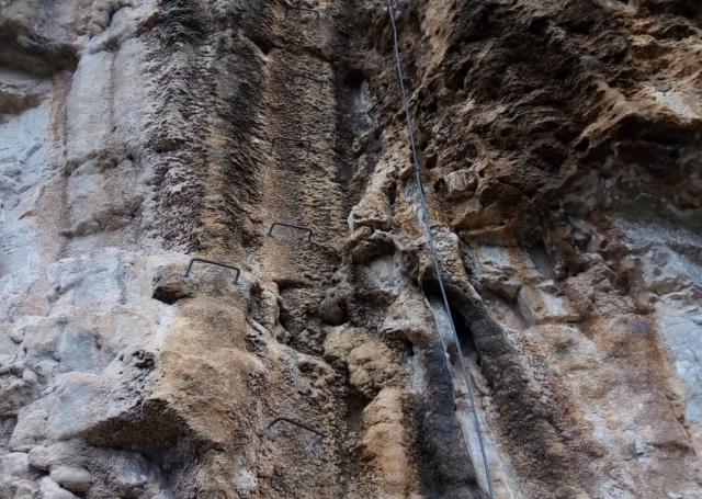  Le pareti rocciose di una via ferrata 