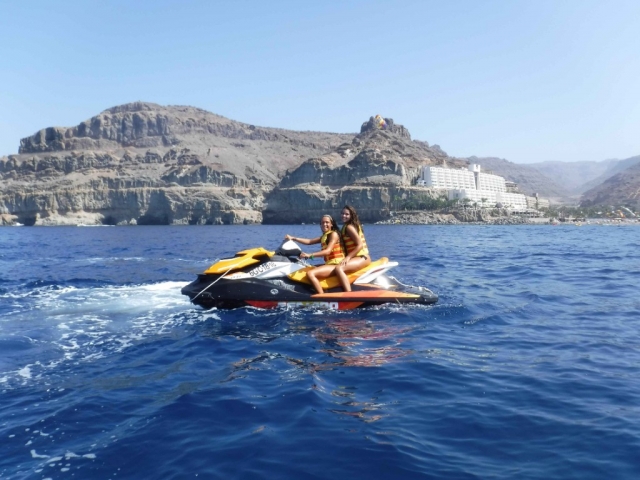  Freunde mit Jetskis 