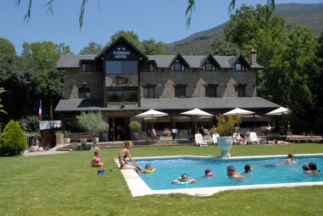  Baignade dans la piscine 