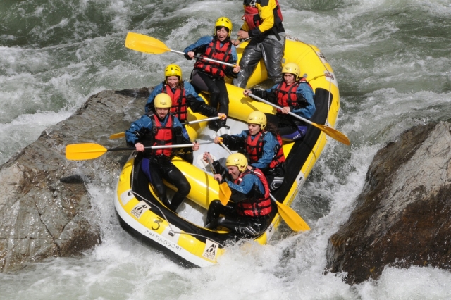  Surmonter les rapides en radeau 