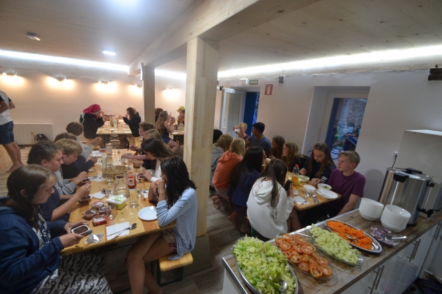  Dining room 