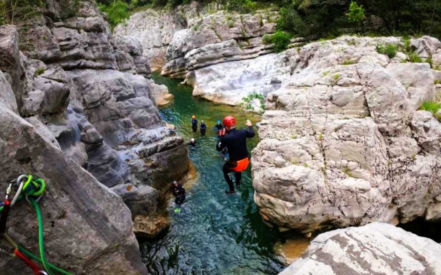  Jumps during the canyon descent 