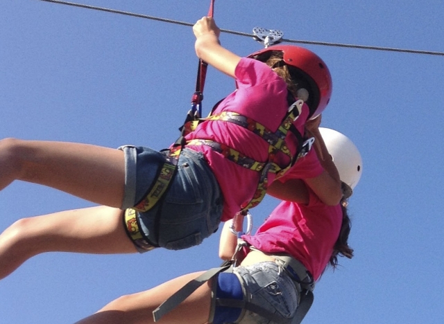  Gli studenti sulla zip line 