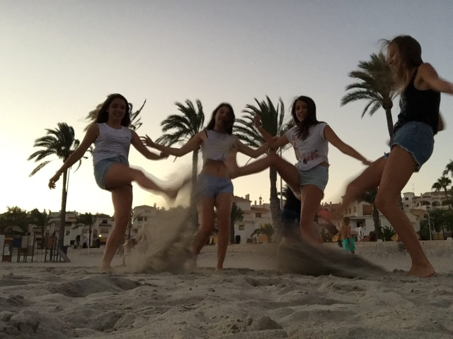  Sulla spiaggia di Santa Pola, vicino agli impianti