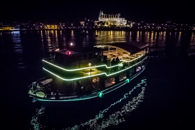  Fête en bateau de la vie nocturne de Majorque 
