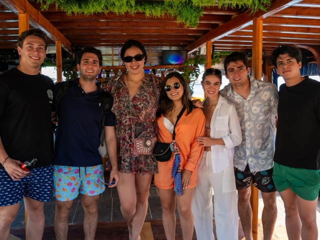 Fiesta en barco con amigos