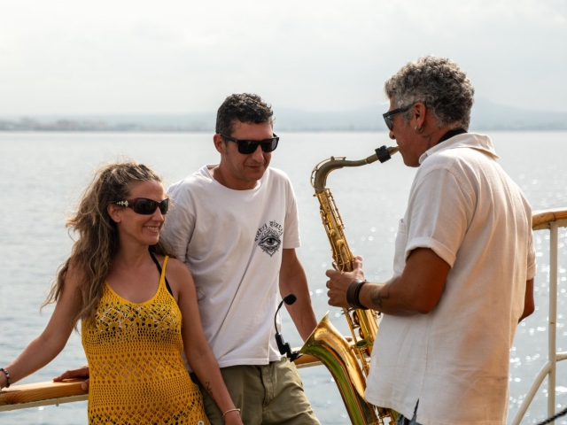 Música en directo durante el paseo en barco