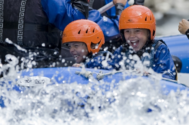 Practicando rafting