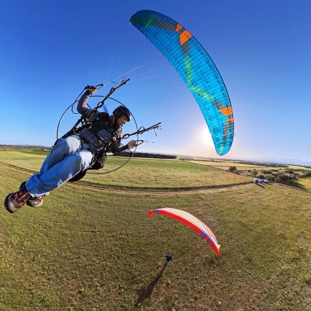  Enjoy flying over the Penedés on a paramotor