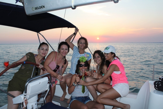  Giro in barca a vela al tramonto Baia di Cadice 
