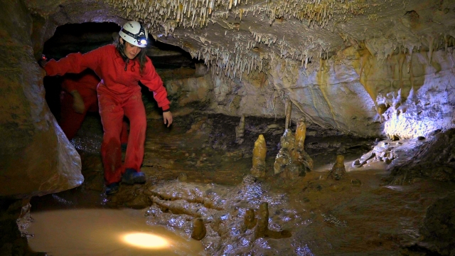 Exploration de la grotte 