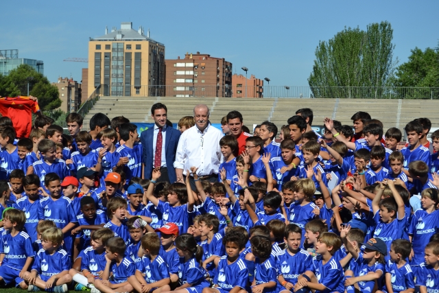  Vicente del Bosque Sommer-Fußballcamp 