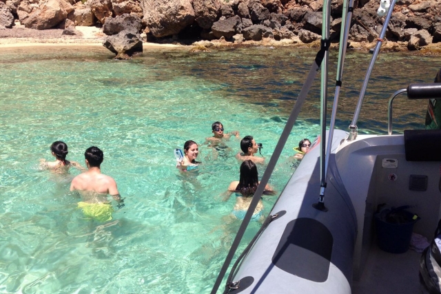 Nadando en aguas cristalinas de Mallorca