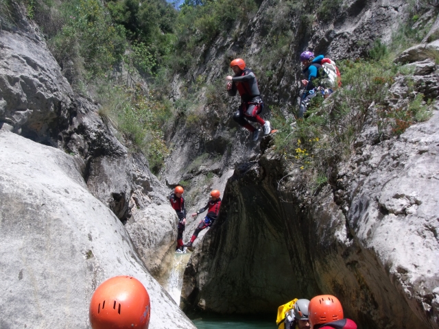  Salto na piscina 