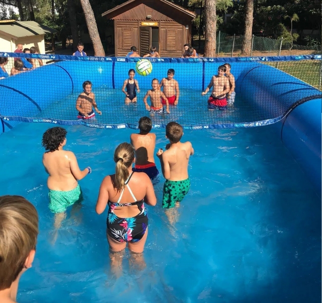  Vôlei na piscina 
