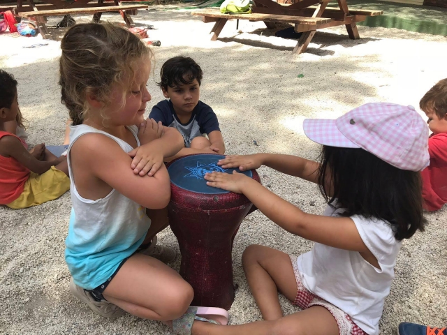  Fazendo ritmos com os amigos 