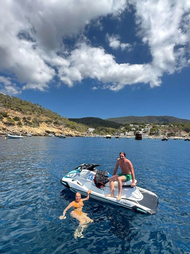  摩托艇前往玛格丽塔岛 