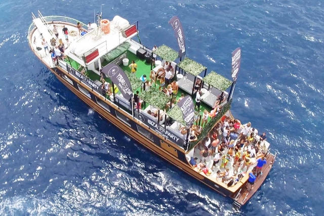  Bateau à Ibiza 