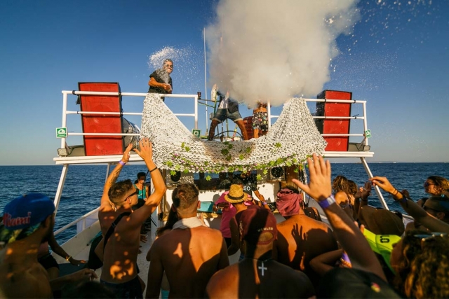  Bateau de fête 