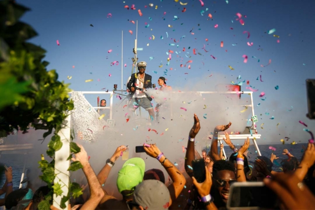  confettis sur le bateau 