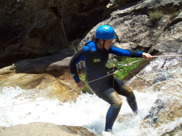 rapel em um barranco 