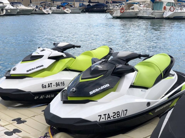  Moto nel porto 