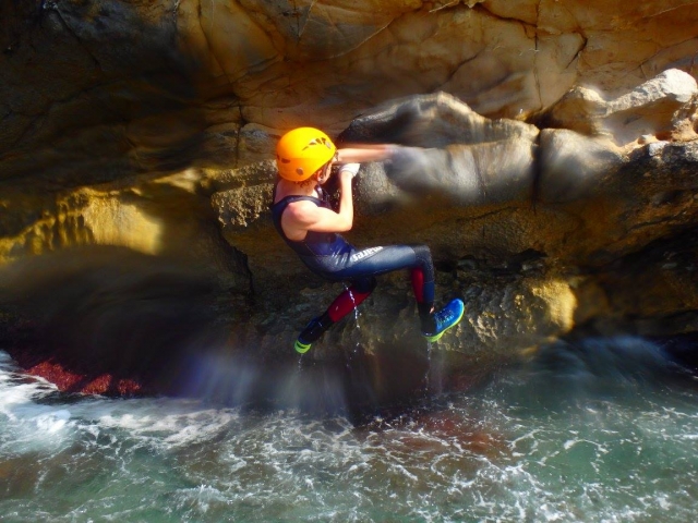 Subiendo por las rocas