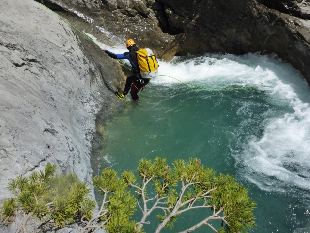  Descente en rappel dans le ravin
