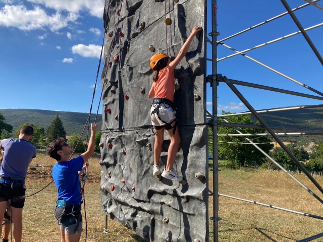  Climbing 