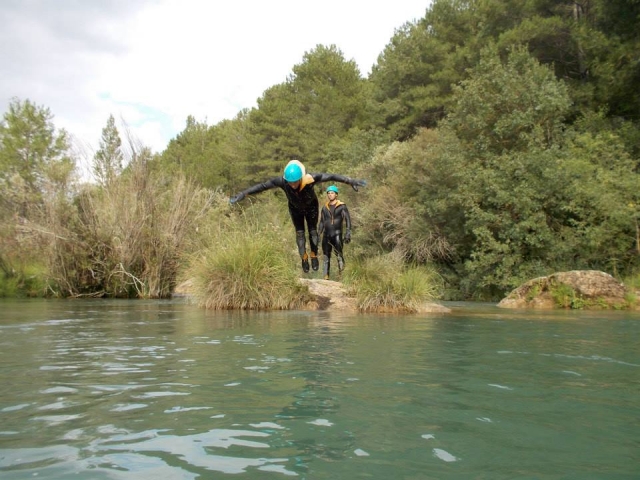  jumping into the river in the Sierra de Cuenca