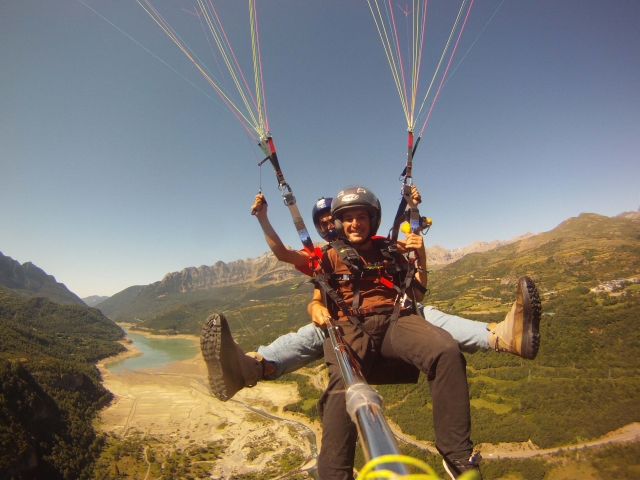 Vuelo en el valle del Tena