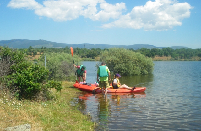  Canoë sur la rivière 