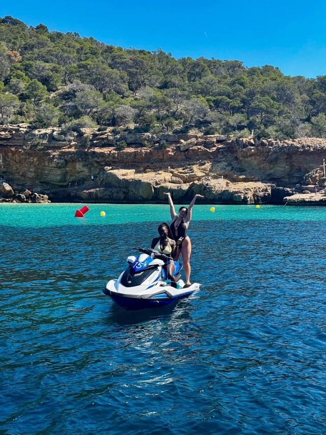  乘坐摩托艇了解卡拉萨拉达 